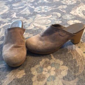 American Eagle suede clogs